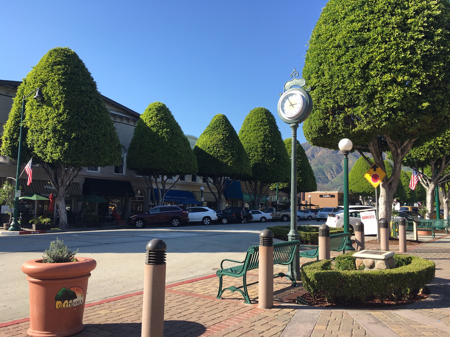Glendora to LAX Airport After Five Limousines Glendora to LAX Airport After Five Limousines